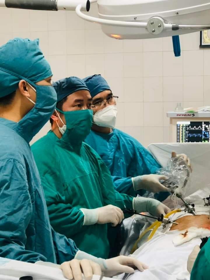 Bệnh viện đa khoa Tuyên Hoá đã ứng dụng thành công Kỹ thuật NỘI SOI ĐIỀU TRỊ THOÁT VỊ BẸN bằng ĐẶT LƯỚI NHÂN TẠO.